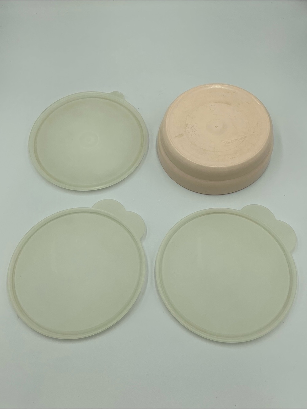 Tupperware Peach Bowl and 3 White Round Replacement lids Made In The USA